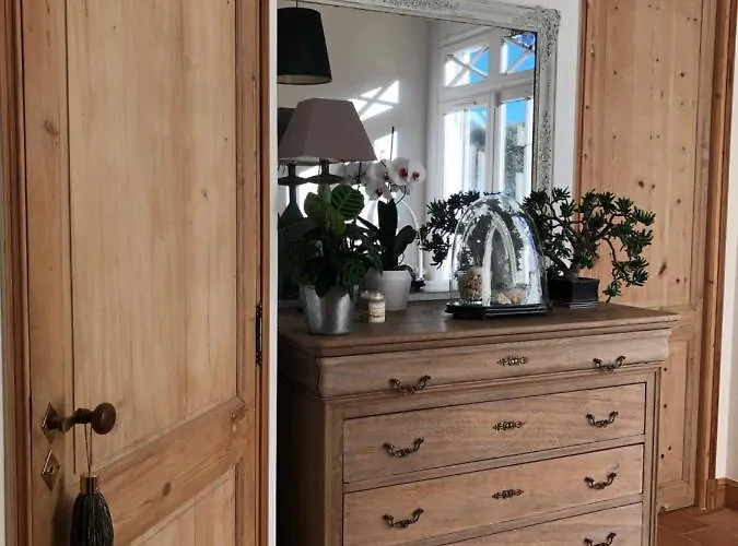 Maison M, chambre privée accès jardin piscine et jacuzzi près de La Rochelle